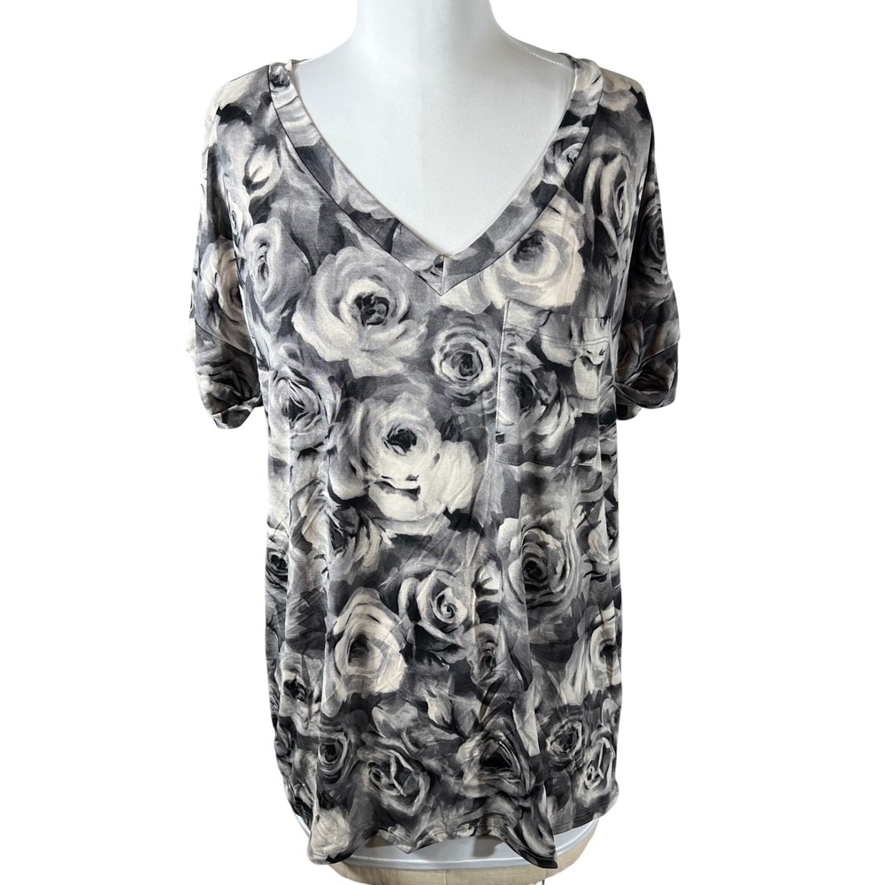 Sew In Love Gray Black Floral Rose V-Neck Pocket Tee XL